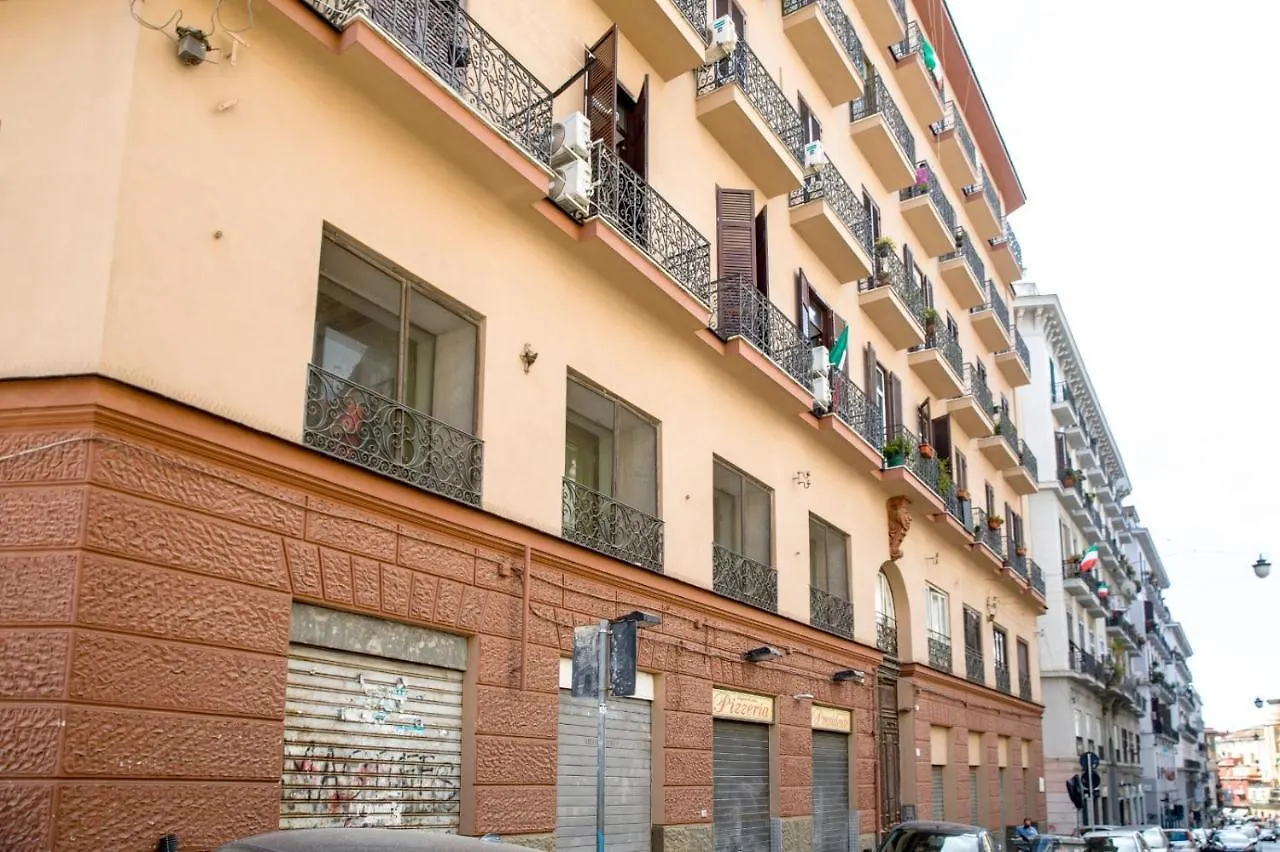 Napoli Centro Studios 0*, Neapel