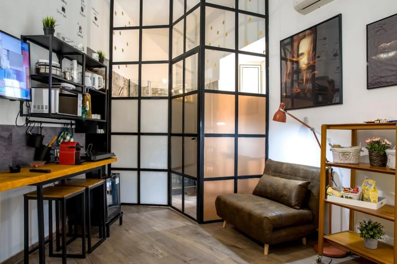 Napoli Centro Studios Apartment